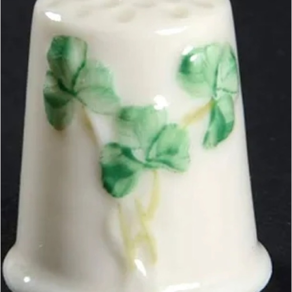 “RARE” Antique Beleek Shamrock Thimble. Made in Ireland 🇮🇪